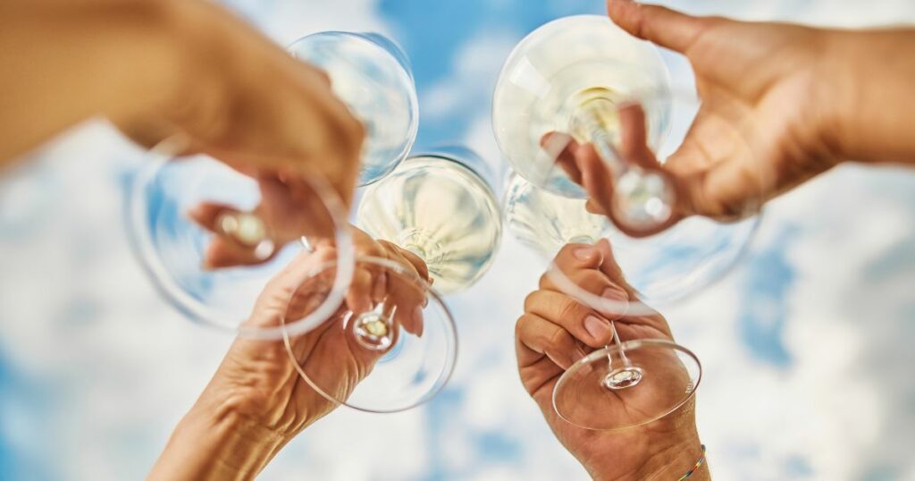 Los 10 Mejores Vinos Blancos para el Verano