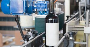 La Importancia de la Etiqueta en una Botella de Vino