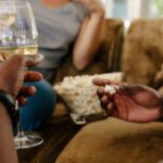 Los mejores vinos para una noche de cine en casa en Sabor Vino