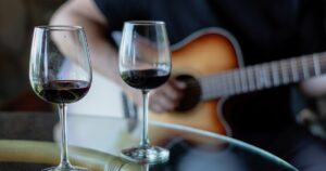 vino y música en Sabor Vino