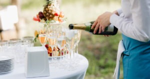 Cómo seleccionar vinos para una boda