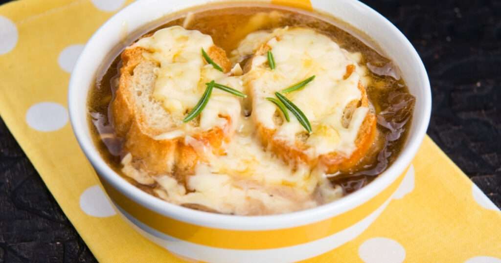 Sopa de cebolla francesa