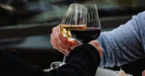 beneficios de beber vino
