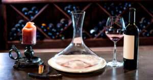 decantar un vino