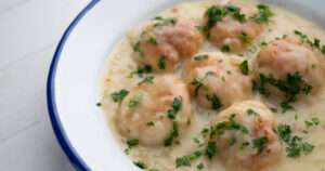 Albóndigas de merluza en salsa verde